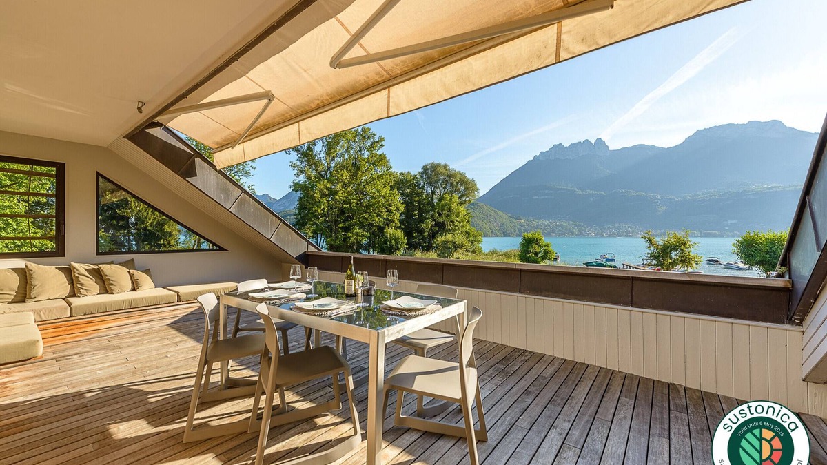 Duingt Apartment | Le Loft Evasion, pieds dans l'eau. Terrasse XXL