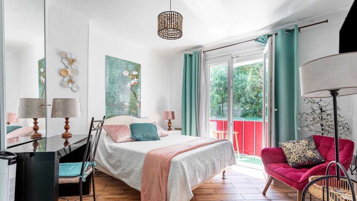 La Lunette Apartment | Le Lovely - One Bedroom Apartment, Sleeps 4