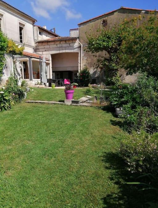 Saintes Apartment | Le lys