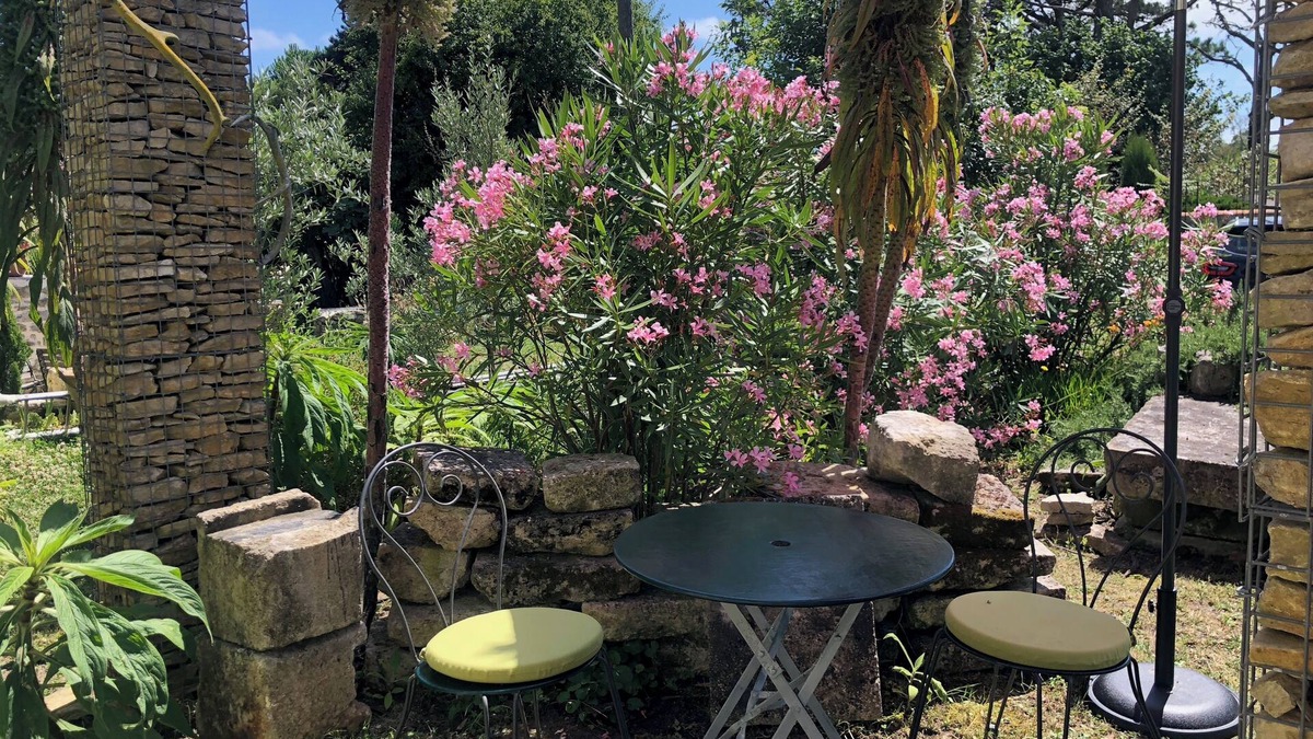 Cheray Apartment | Le Lys Martagon, Private Suite at the foot of the cycle path, close to the sea