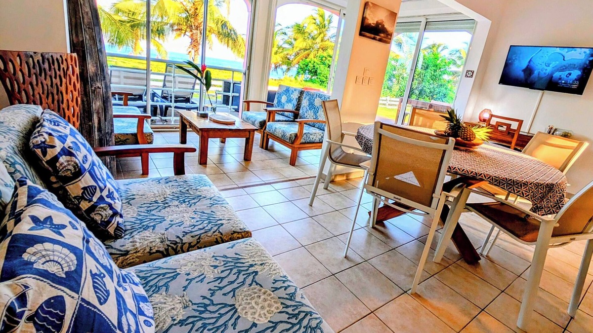 Grande-Terre Apartment | Le Mabouya Marin, duplex with large terrace facing the lagoon, beach 50 m'away