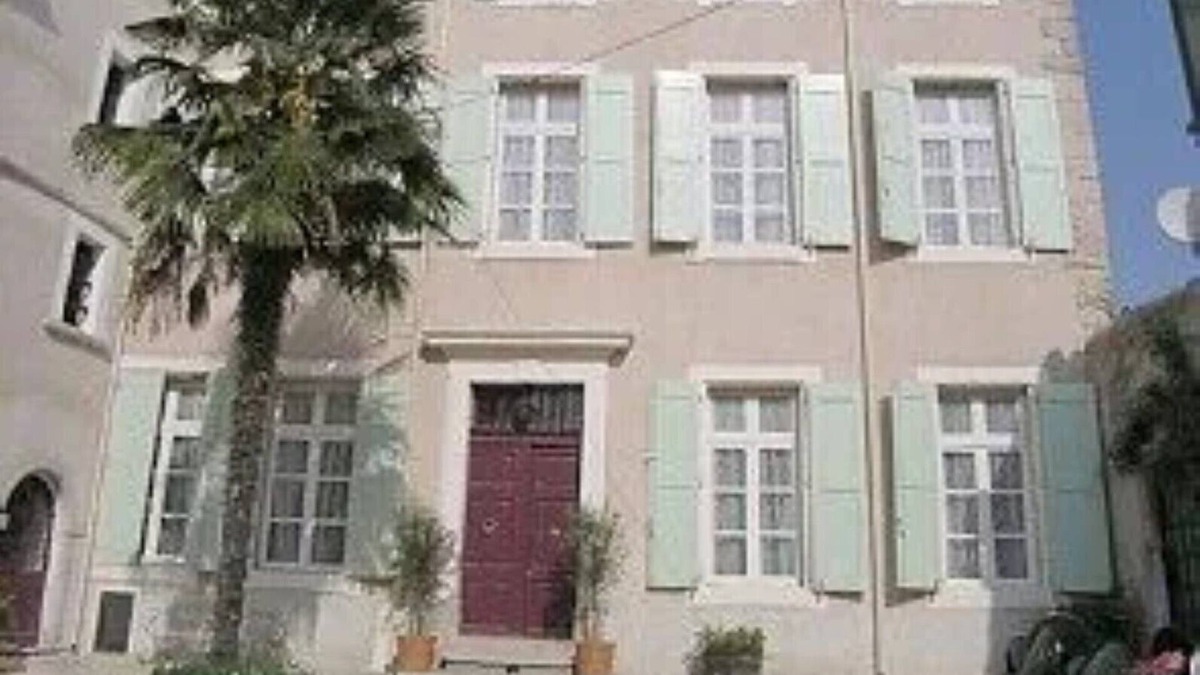 Capestang House | Le Manoir House