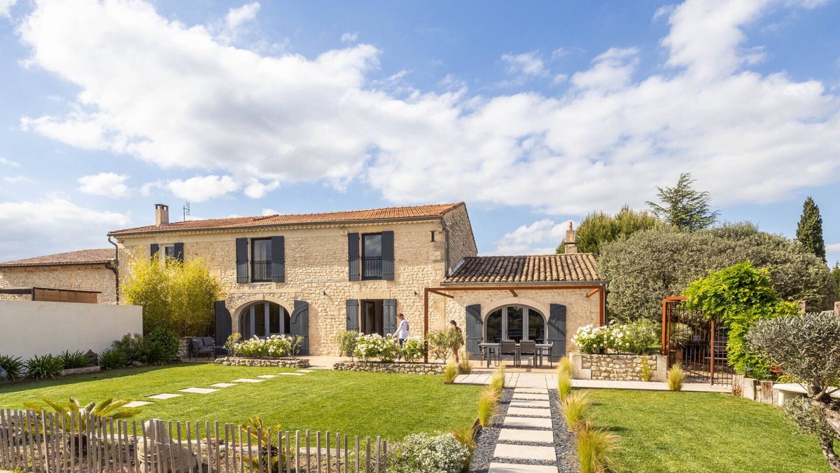 Chateaurenard Villa | Le Mas des Oliviers - with private pool and walking distance of Chateaurenard