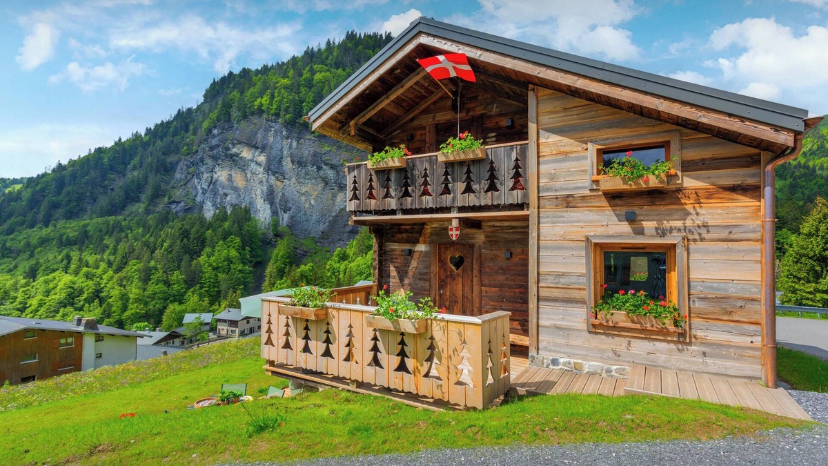 La Giettaz Ski Chalet | Le Mazot de la Caillère - cosy chalet for 4 with sauna - OVO Network