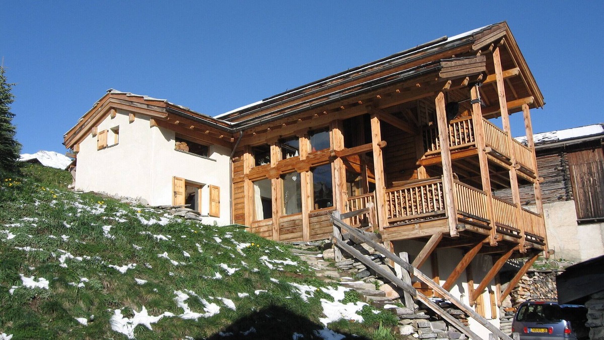 Saint-Veran Ski Chalet | LE MIELI charming larch chalet * with panoramic view for 7 people