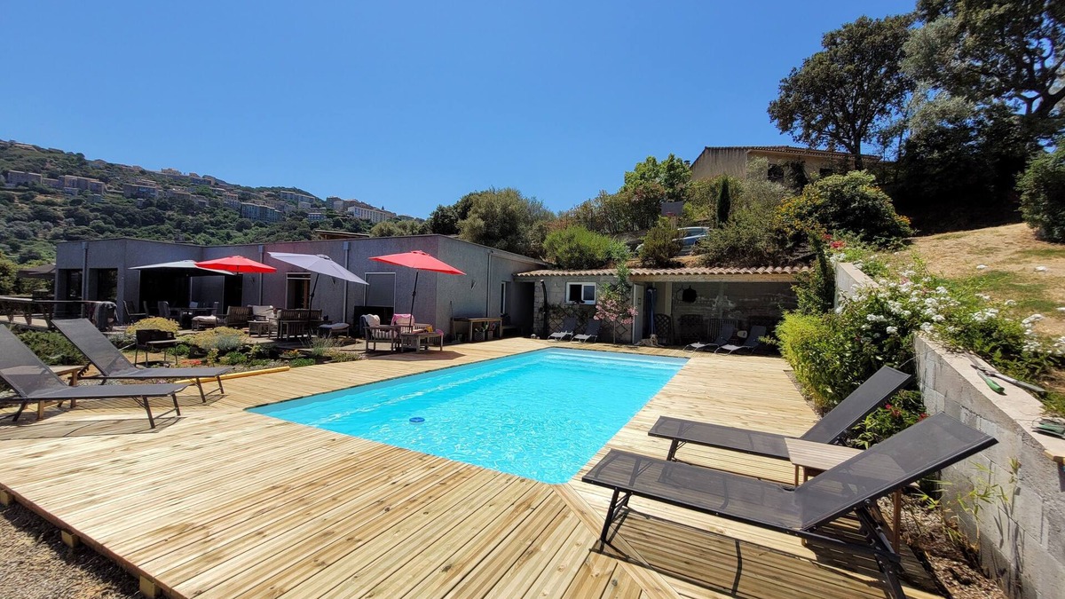 Sartene House | "Le Milan d'Or": family accommodation for 12 people on the edge of the maquis.