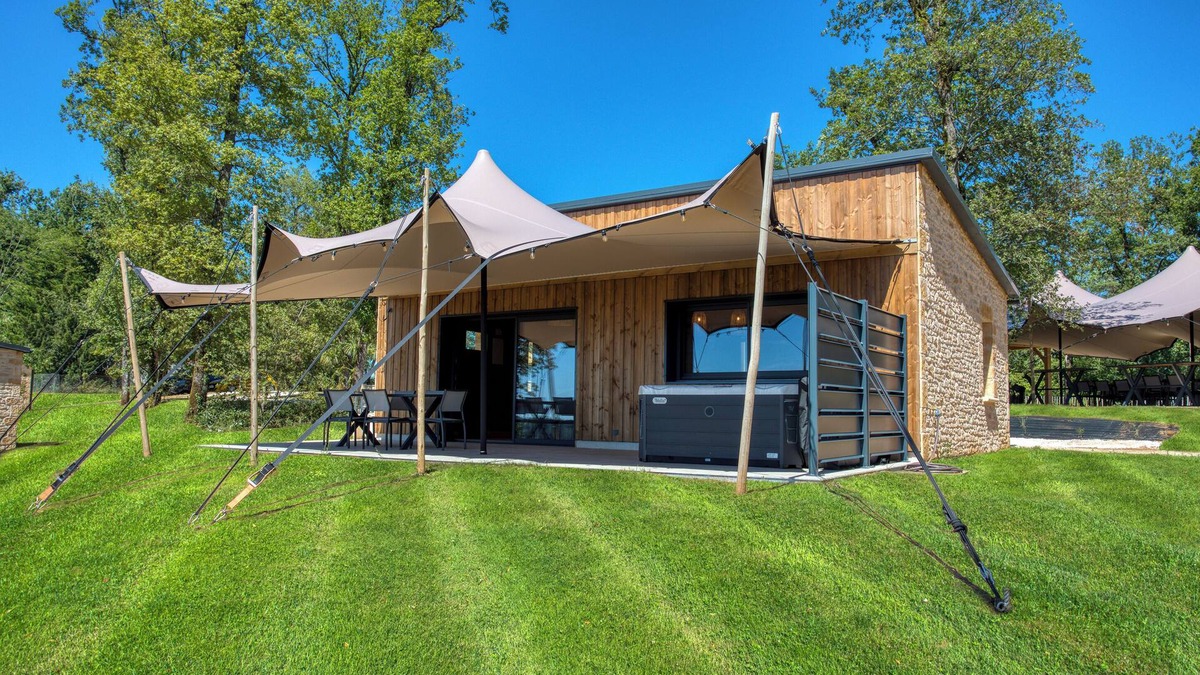 Sarlat-la-Caneda Ski Chalet | Le Pech Eternel: Cedars SPA Lodge