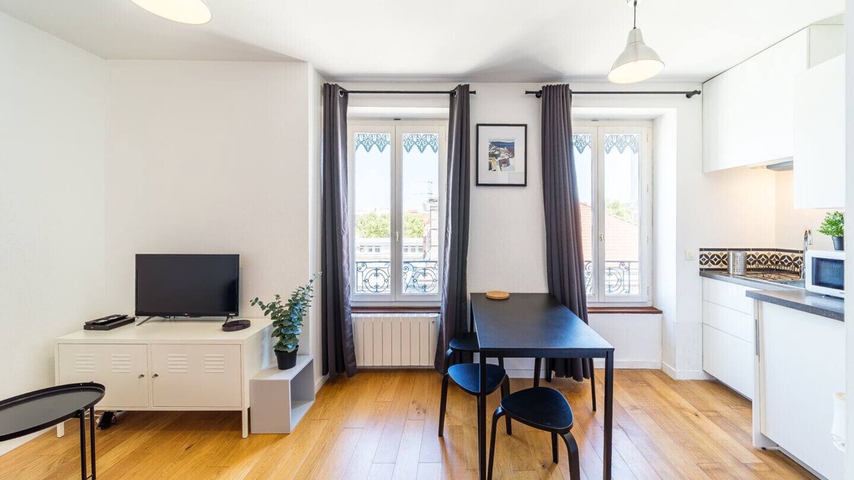 Voltaire - Saint Amour Apartment | Le Petit Chaponnay - Charming Apartment for 2 near Saxe Gambetta
