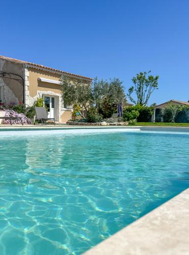 Maillane Apartment | Le Petit Valexiane Piscine & Jardin