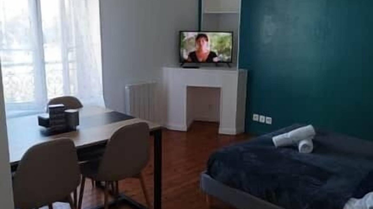 Miroir - Batignolles Apartment | Le pti Oyon: T1, Near train station, Secure,