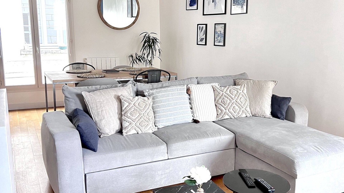 Chinon Apartment | Le Rabelais, typical duplex in Chinon, 500m from the castle, quiet, free parking