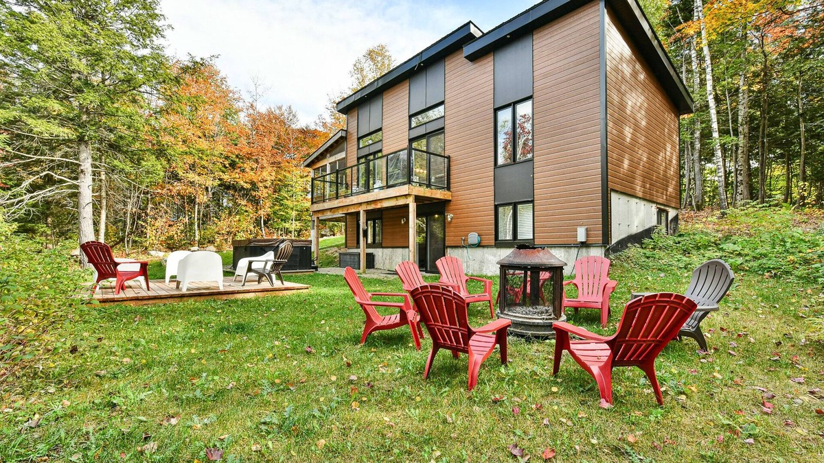 Chertsey Ski Chalet | Le Raton | spa | waterfront | dogfriendly