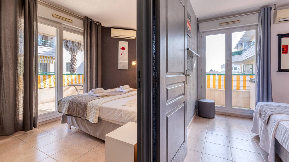 Villeneuve-Loubet Apartment | LE REGENT PARK Appartement for 6 By Sunset