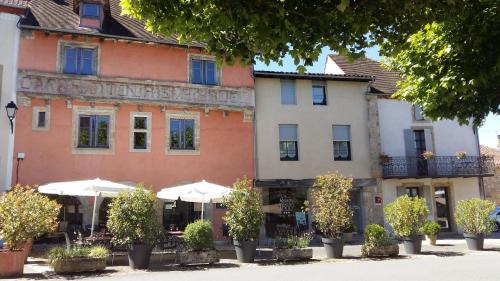 Capdenac-Le-Haut Hotel | Le Relais de la Tour