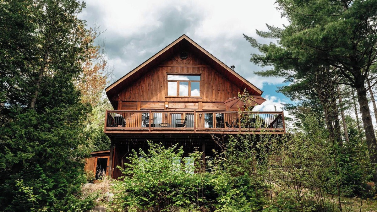 Chertsey Ski Chalet | Le Repôs – Private lake access & cozy vibes