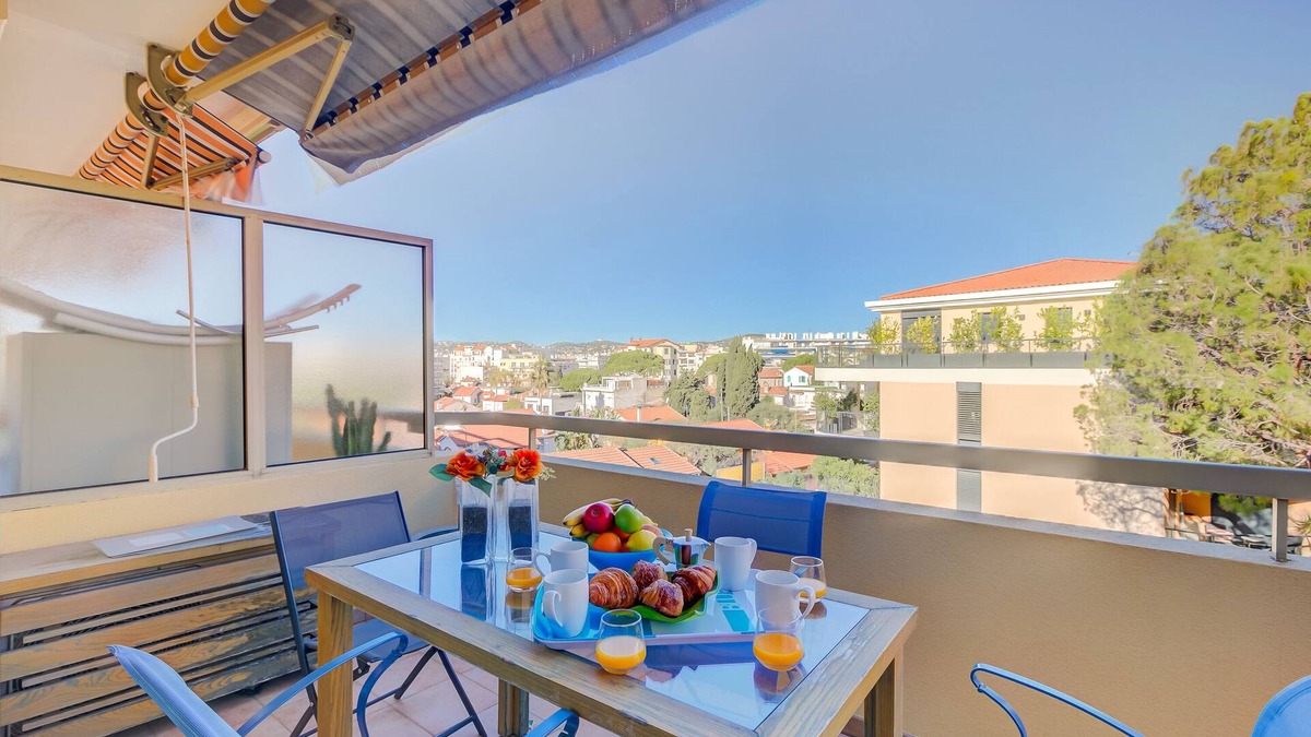 Juan-les-Pins Apartment | Le San Diego with Shared Pool, Juan les Pins, France