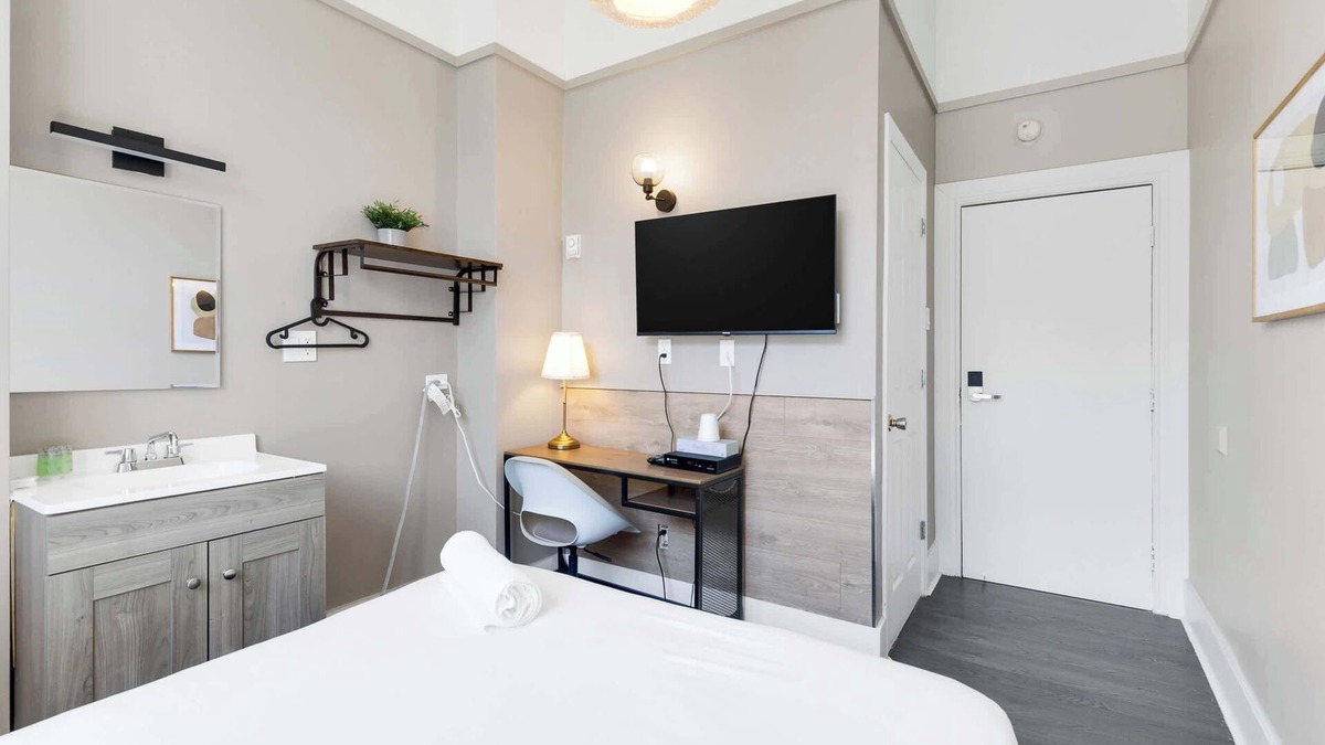 Quartier des Spectacles Hotel | Le Sand & Stone Hôtel-Quartier des Spectacles