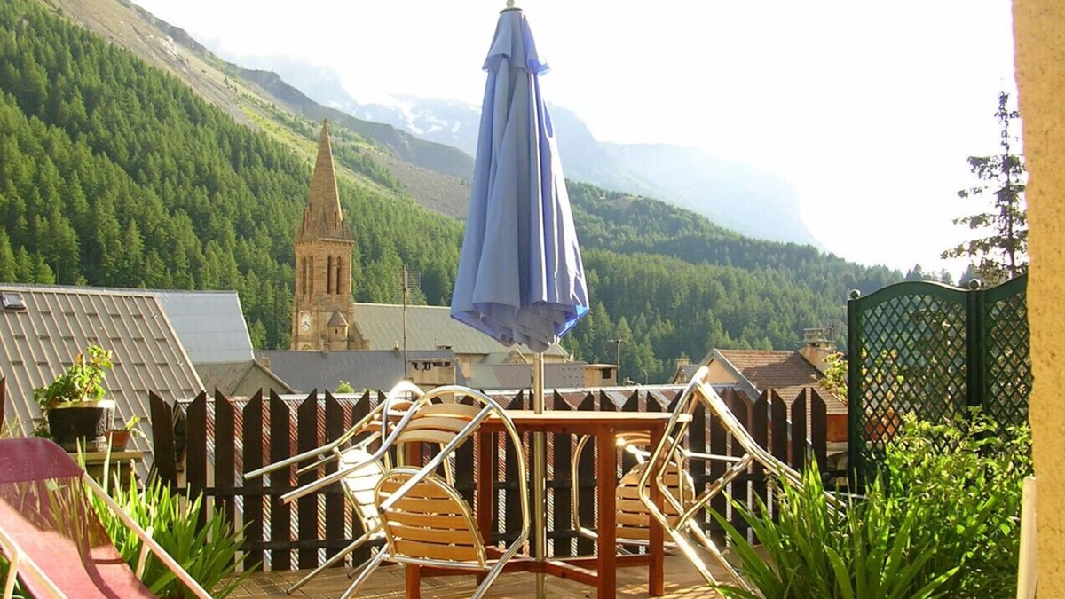 Villar-d'Arene Apartment | Le Serre Grou studioLarge studio at the gateway to the Ecrins National Park