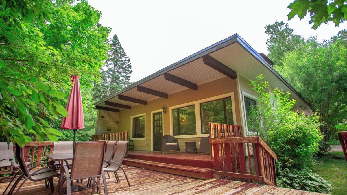 Saint Donat Ski Chalet | Le Sous-Bois Ski in/out + Spa