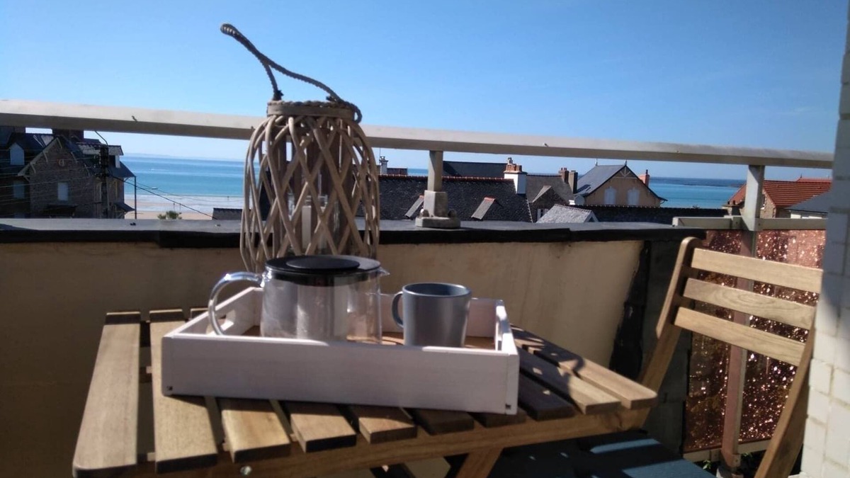 Pleneuf-Val-Andre Apartment | Le Sterne - Vue mer plein centre Pléneuf-Val-André