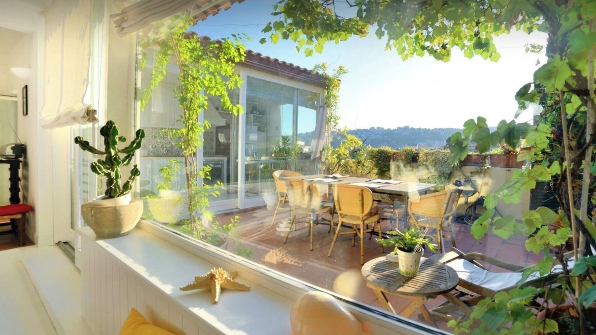 Chiaia Apartment | Le terrazze di Chiaia is a charming penthouse with two large panoramic terraces