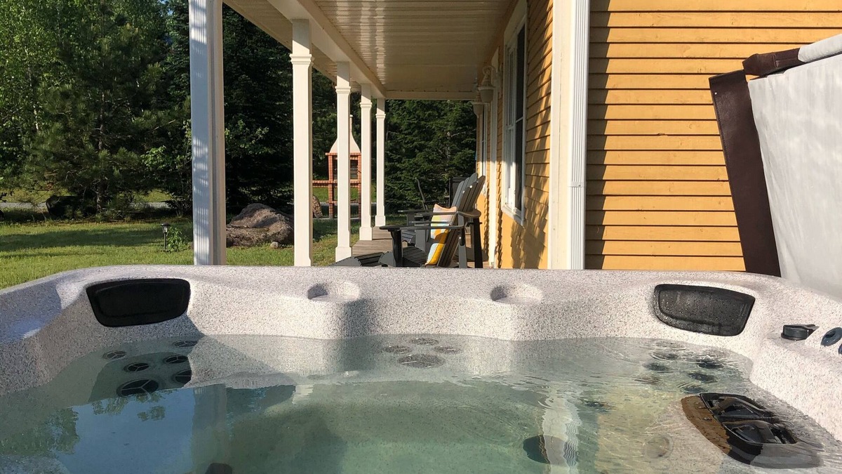 Sutton Cottage | Le Tournesol Cottage to rent near ski Mount Sutton