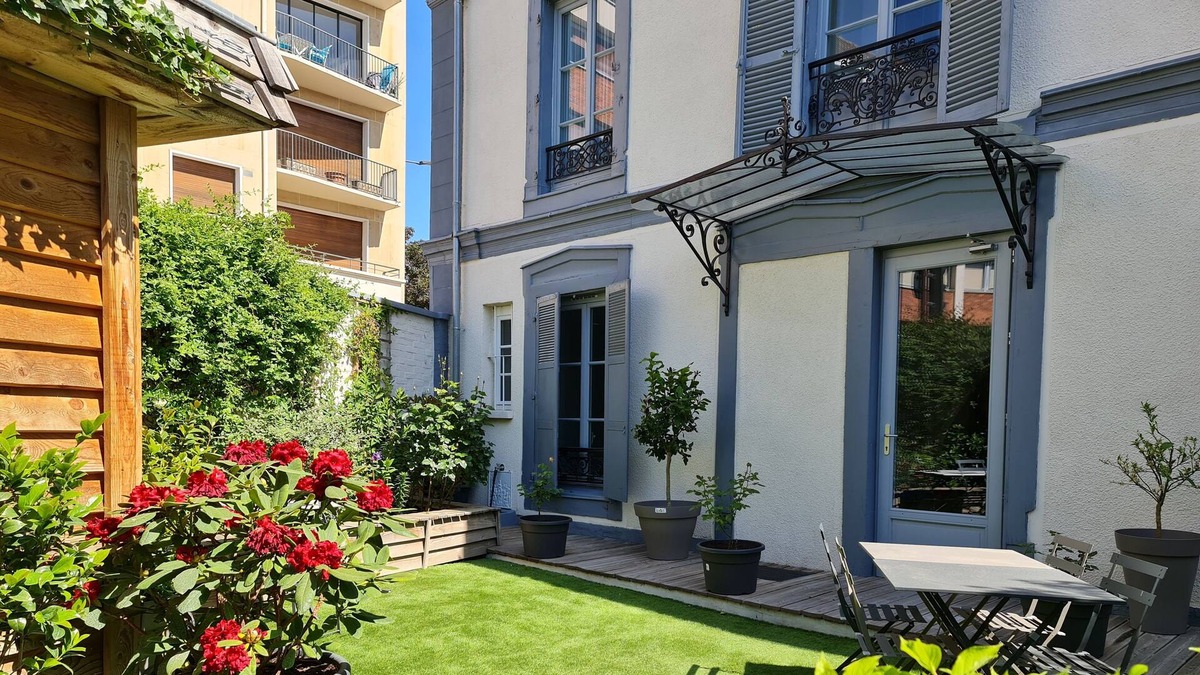 Troyes Apartment | Le Voyageur, romantic studio close to the historic center of Troyes