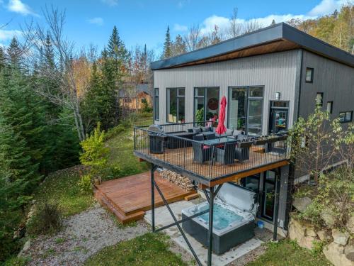 Ste-Lucie-des-Laurentides Ski Chalet | Le Willow Exitchalets Lake, Billard & Spa