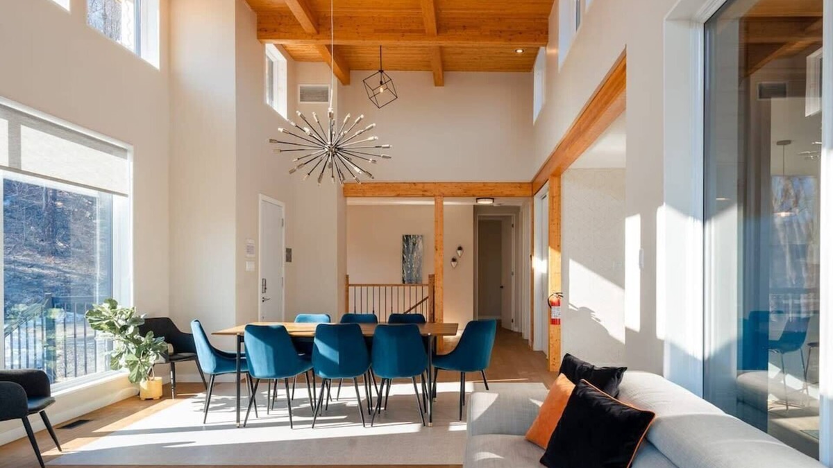 Les Pays-d'en-Haut Regional County Municipality Ski Chalet | Le Zen Belvédère - Relax w/Spa