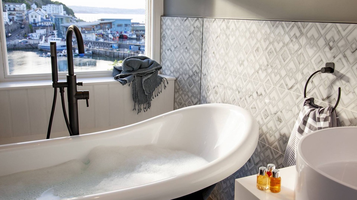 Brixham Hotel | Leader, Maritime Suites - a suite that sleeps 2 guests in 1 bedroom