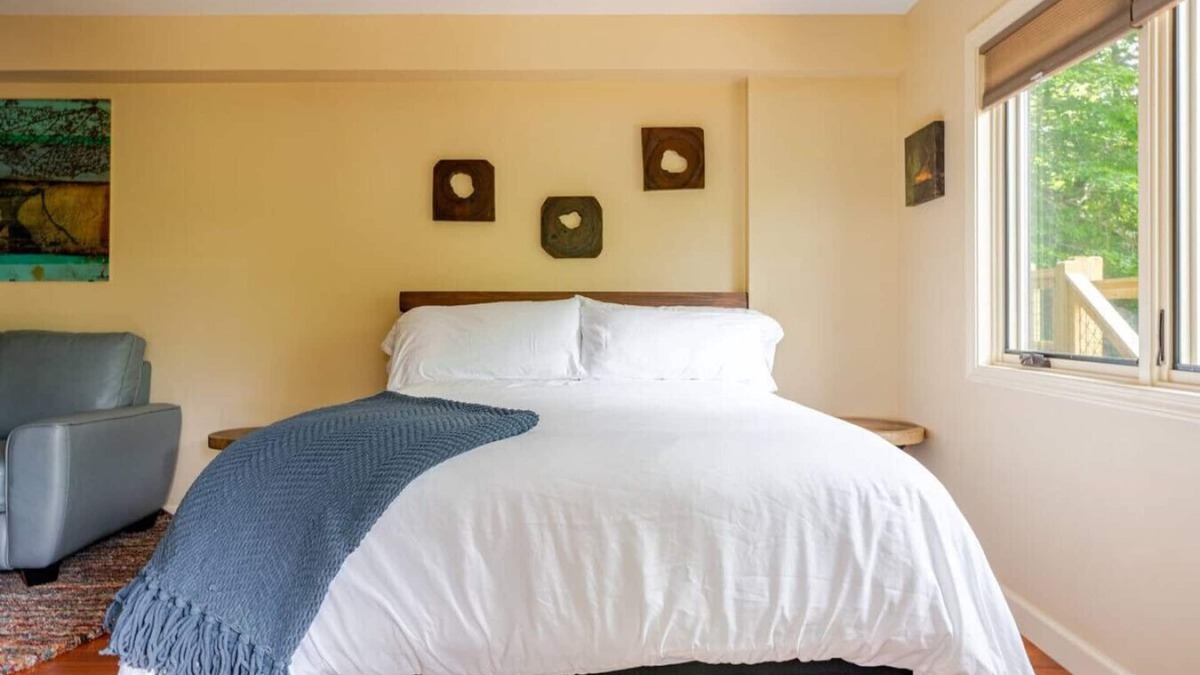 Marshall Cabin | Leaf Change Special The Aerie Treehouse Near Asheville - Pet Friendly