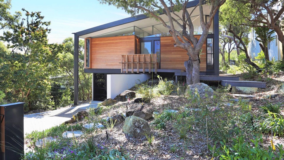 Sunshine Beach House | Leaf House - Walk to Beach & Sunshine Beach Village