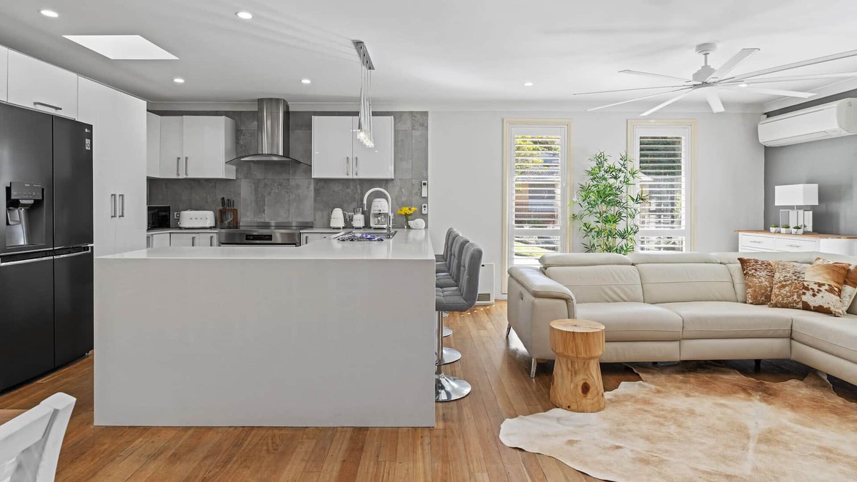 Wyoming House | Leafy Family Oasis - Wyoming, NSW