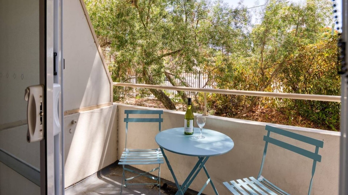 West Perth Apartment | Leafy Inner city Nest near Lively Leederville