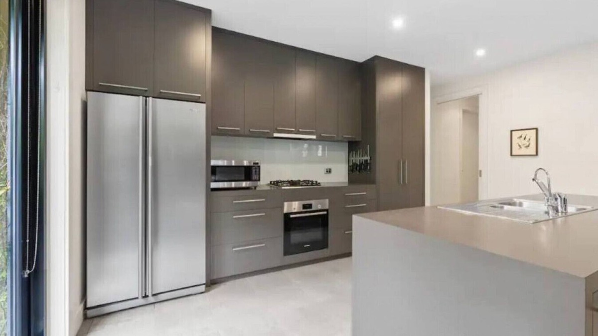 Lake Wendouree House | Leafy Lakeside Contemporary for Groups in Ballarat