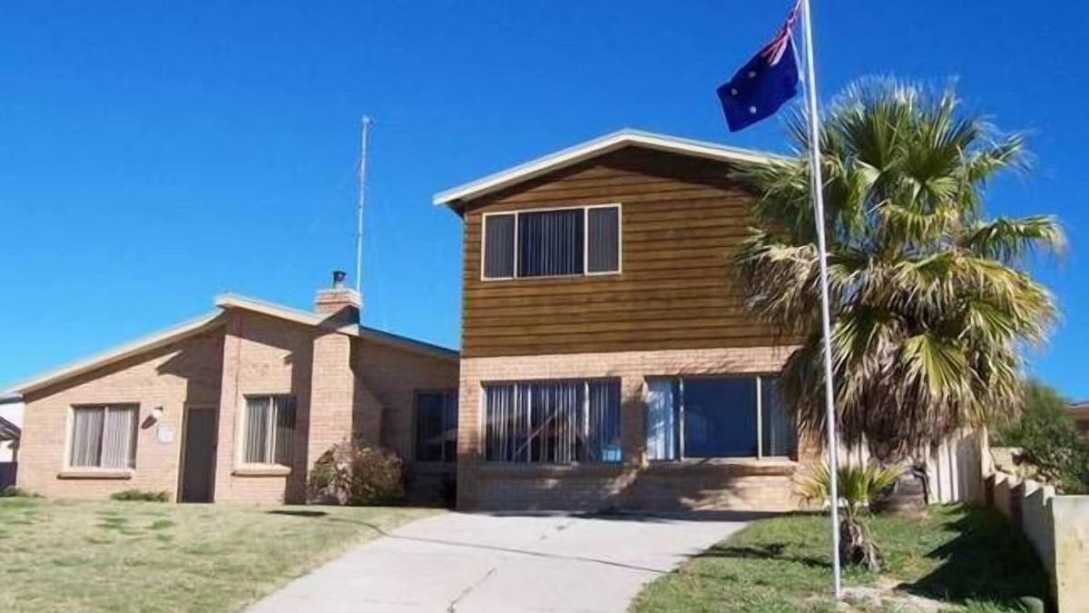 Ledge Point House | Ledge Point Beach House STRA6043N5EPUULDn6 minutes walk to the Ocean