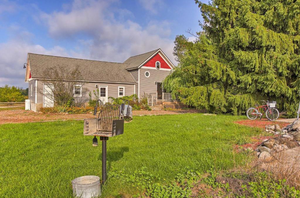 Suttons Bay House | Leelanau Country Cottage about 4 Mi to Suttons Bay!