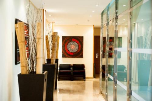 Dos Hermanas Hotel | Leflet Valme