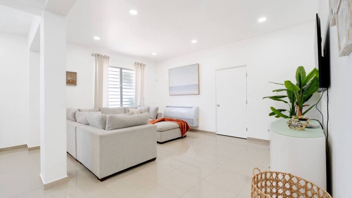 Isla Verde House | Legacy House-Walk to Beach/3BR/2BA