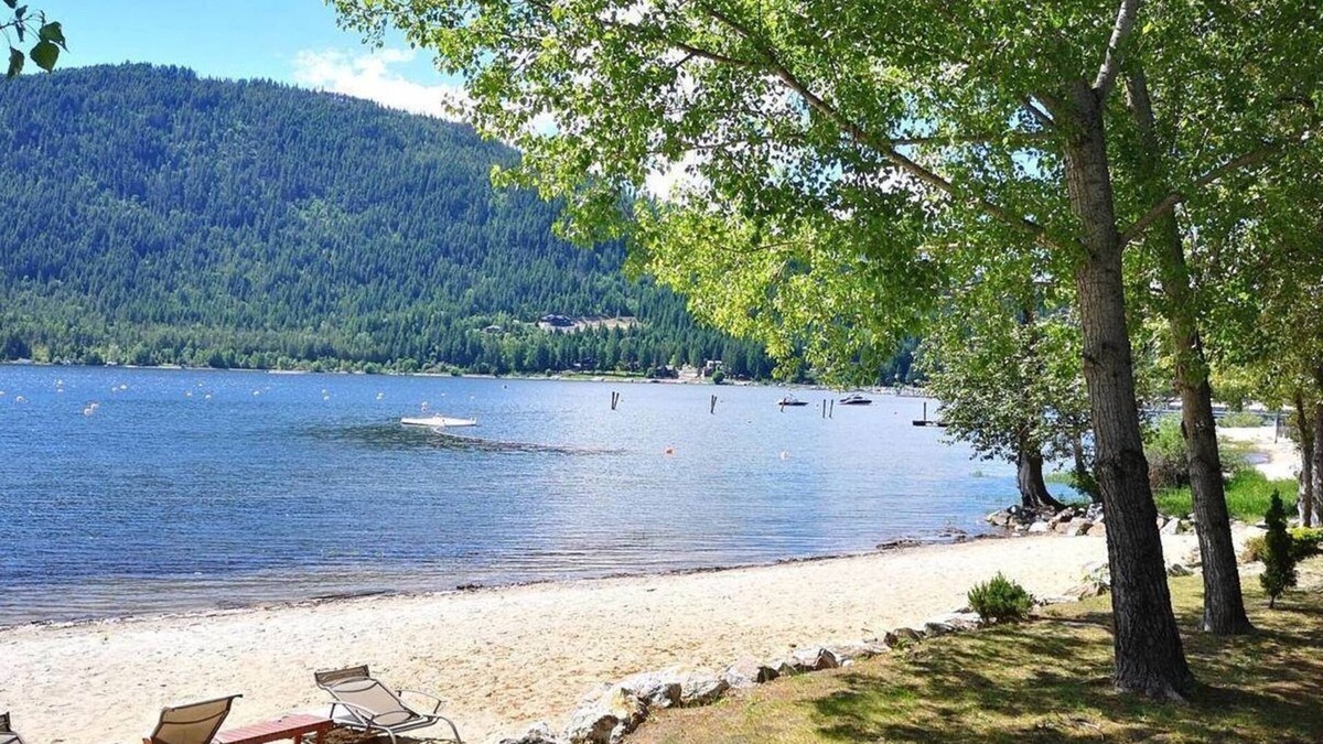 Sicamous Condo | Legacy on Mara Lake/ Private Sandy Beach/Boatslip