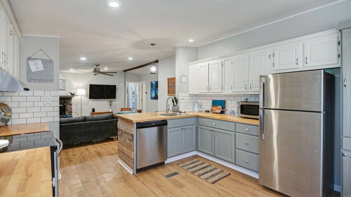 Franklin House | Leipers Fork Southern Retreat Live Music Shopping