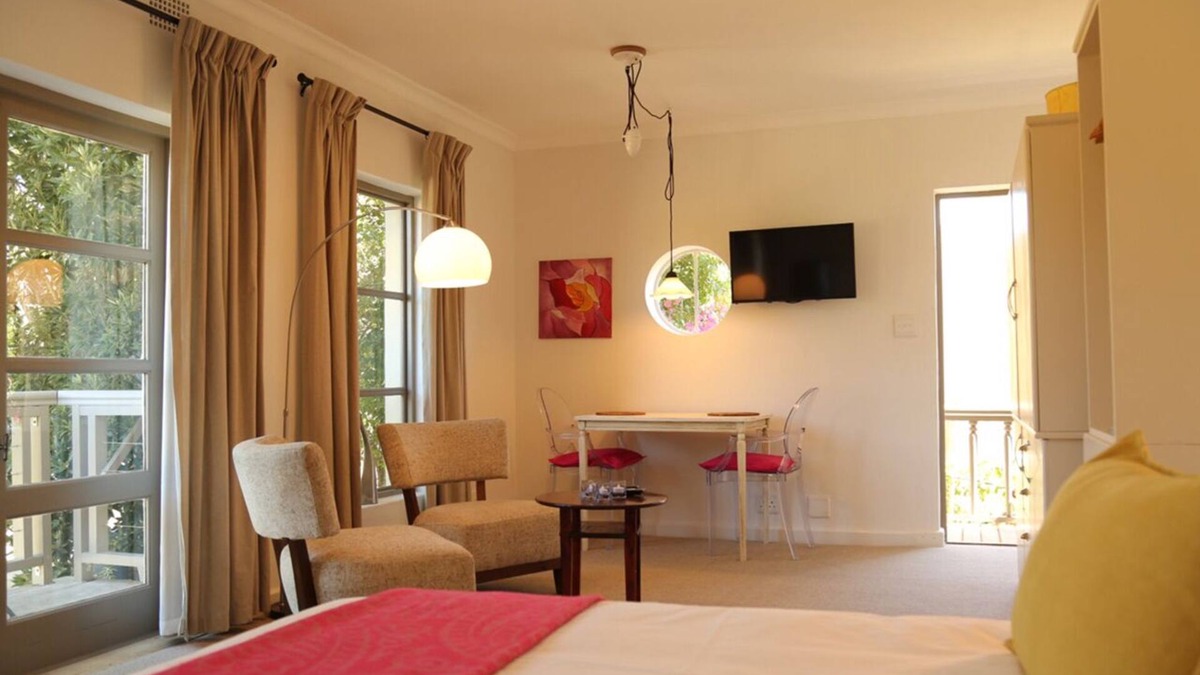 Knysna Apartment | Leisure Isle Knysa apartment with balcony and view