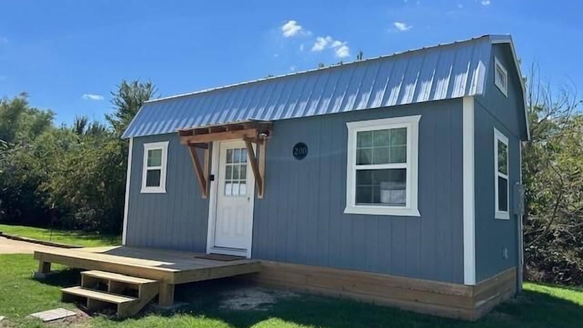 Dublin Cottage | Lela - Fully Furnished 6 Person Cottage for short or mid-term stays