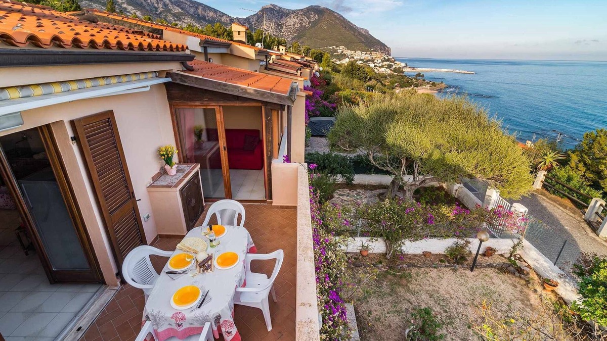 Cala Gonone House | LEMON HOUSE: house with spectacular views only 150 meters from the sea