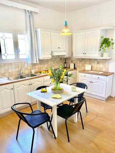 Chrissi Akti Apartment | Lemon Tree House, Golden Beach