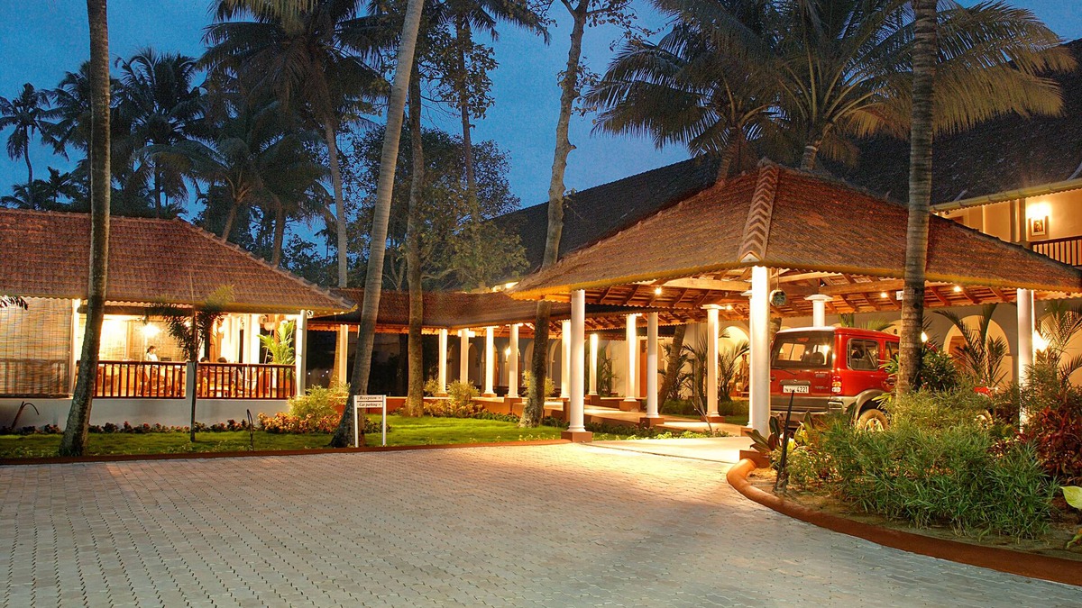 Muhamma Hotel | Lemon Tree Vembanad Lake Resort, Kerala