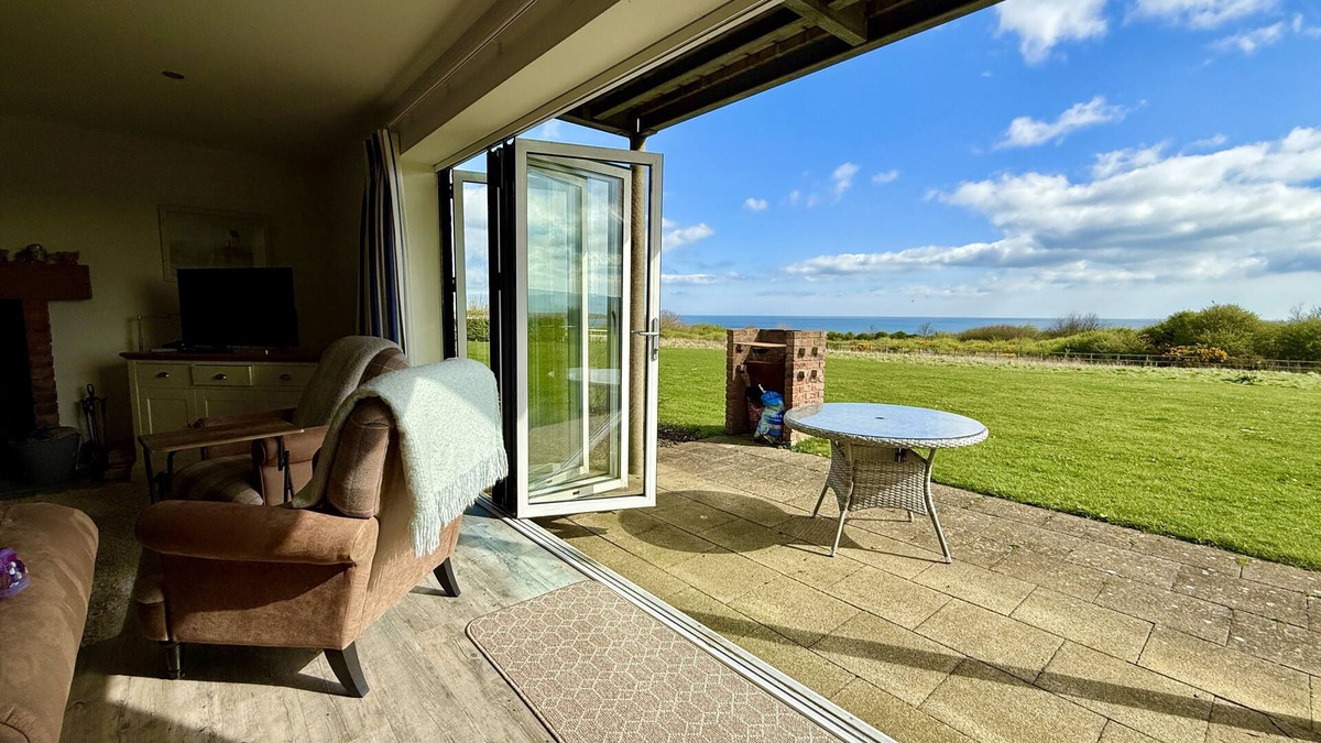 Filey Cottage | Len's Lookout - a cottage that sleeps 8 guests in 4 bedrooms