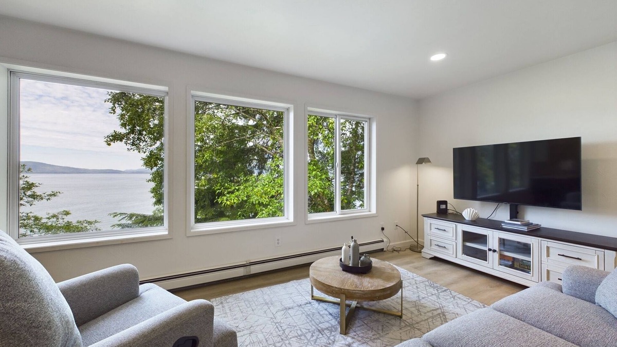 Juneau House | Lena Beach Oceanview Suite