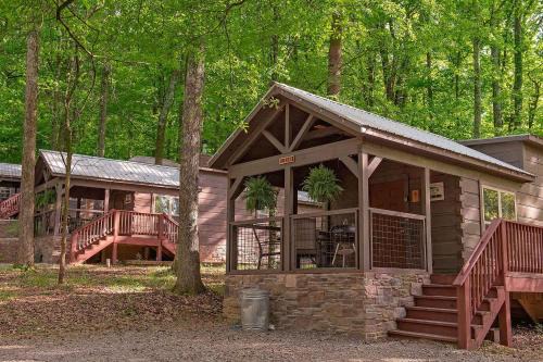Lookout Valley Neighborhood Association House | Lena Cabin Wooded Tiny Cabin - Hot Tub