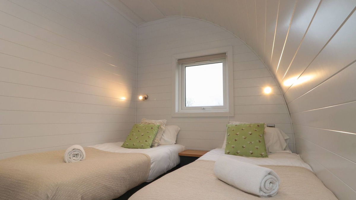 Burton Fleming Cottage | LENNON LODGE, pet friendly, country holiday cottage in Hunmanby